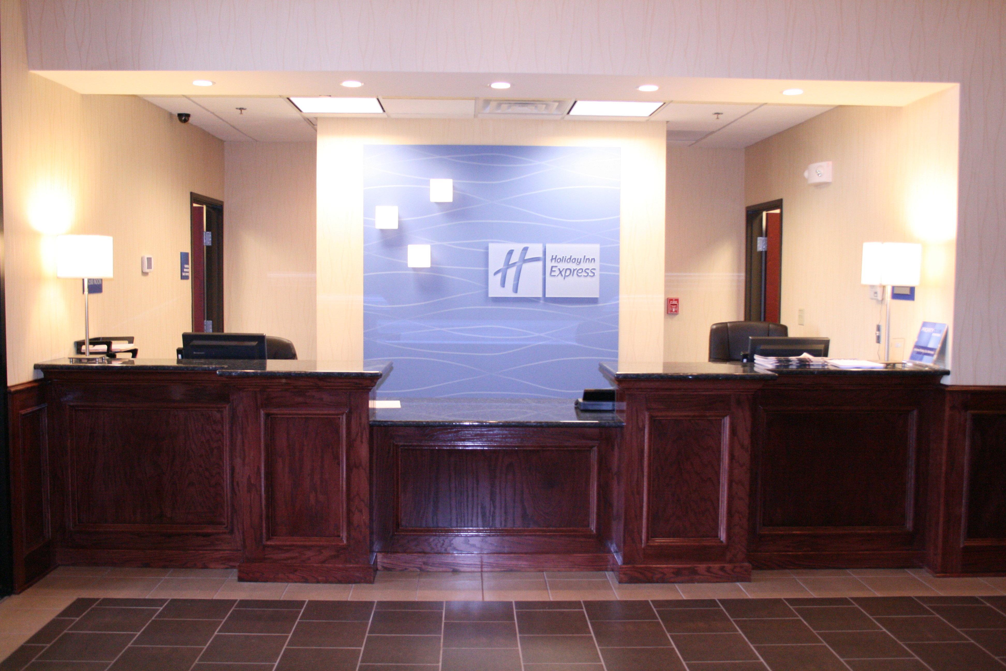Holiday Inn Express Pratt By Ihg Exterior photo