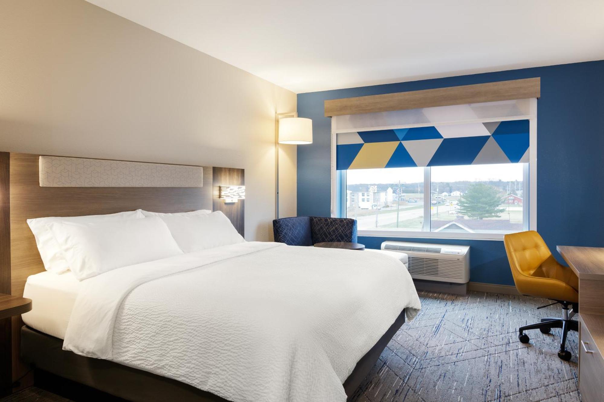 Holiday Inn Express Pratt By Ihg Exterior photo