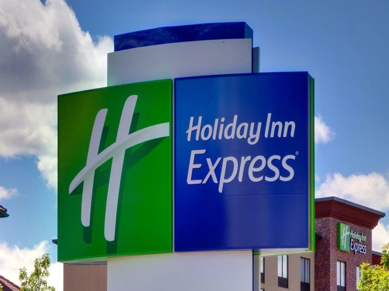 Holiday Inn Express Pratt By Ihg Exterior photo